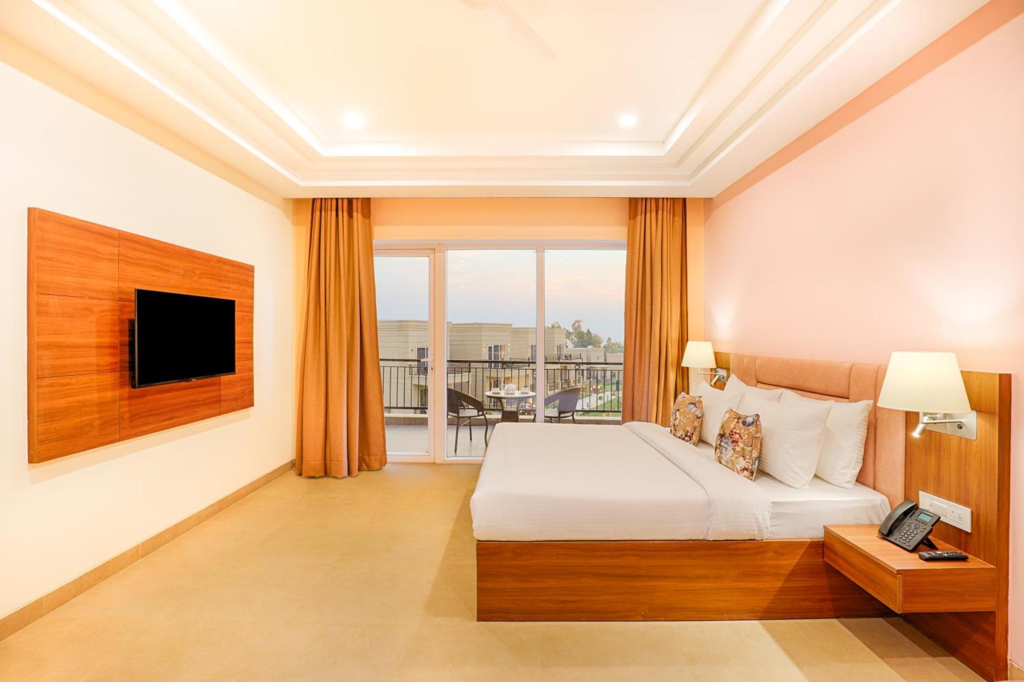 Hotel Club Mahindra Patkote Nainital Zewnętrze zdjęcie